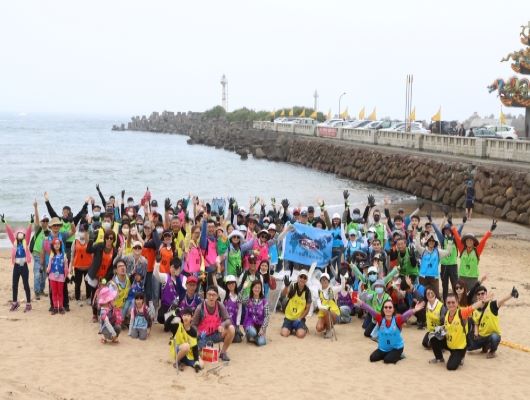 PECL Beach Cleanup Nets Fun and Fulfillment